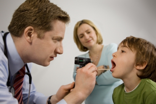 Ung thư vòm họng - 1 bệnh ung thư đứng đầu ở VN: 3 dấu hiệu phát hiện bệnh sớm cần nhớ