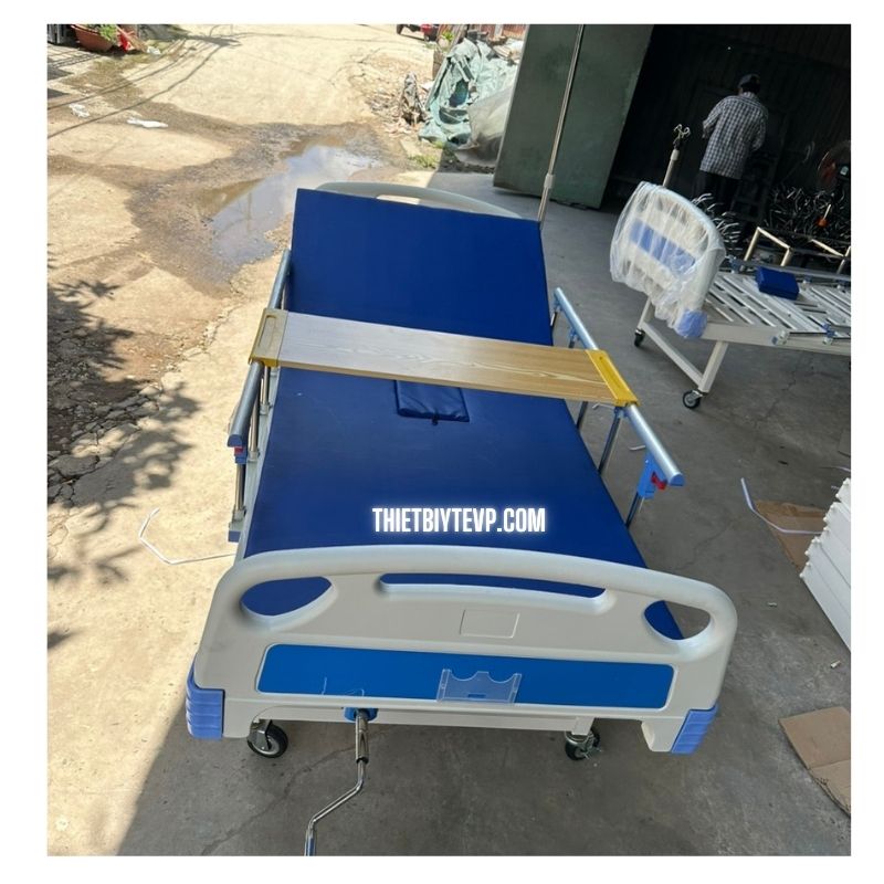 Giường y tế 1 tay quay có bô DH01B Giường y tế 1 tay quay có bô DH01B